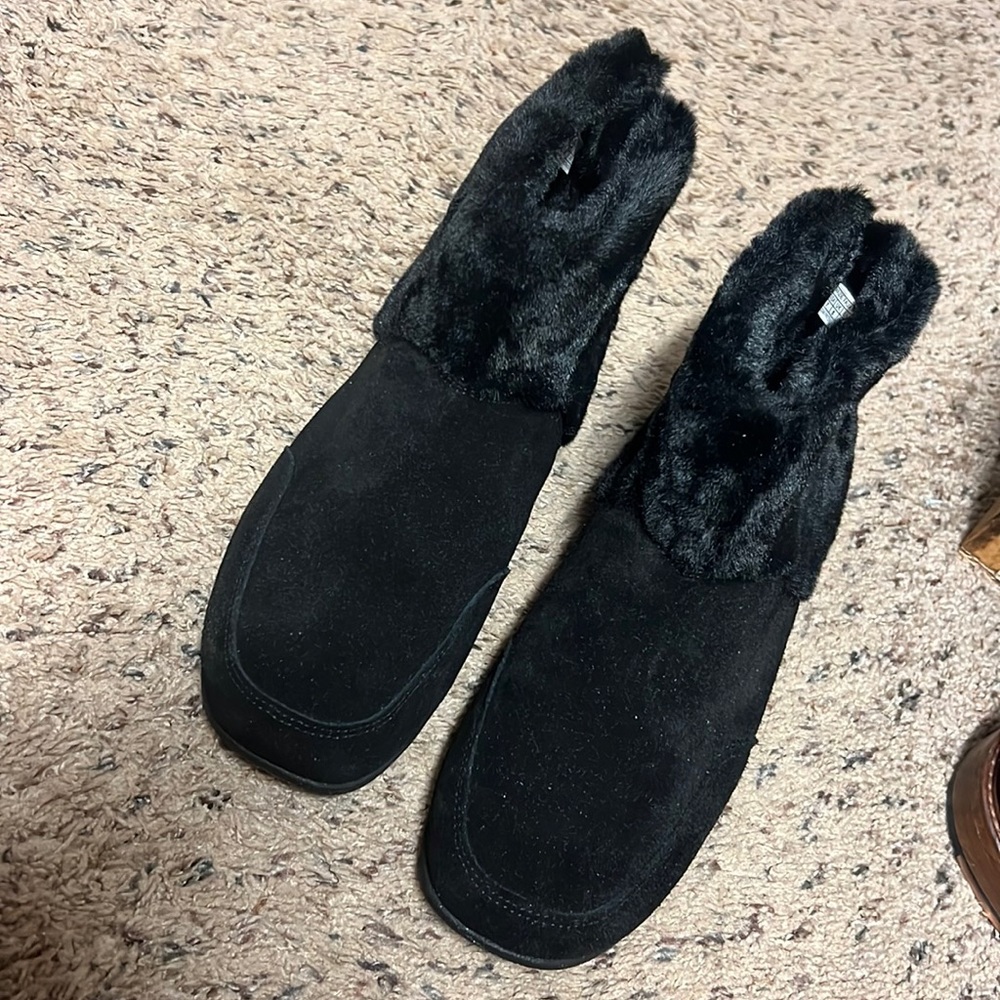 Brand new NWOT short Vionic boots